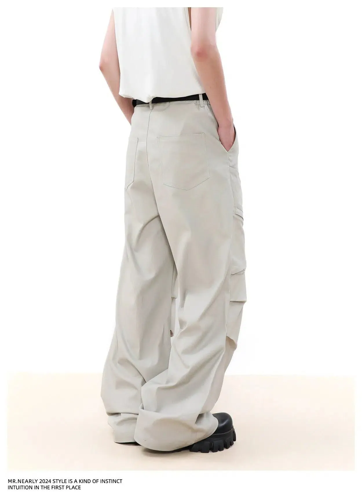 Curved Pocket Pleated Cargo Pants