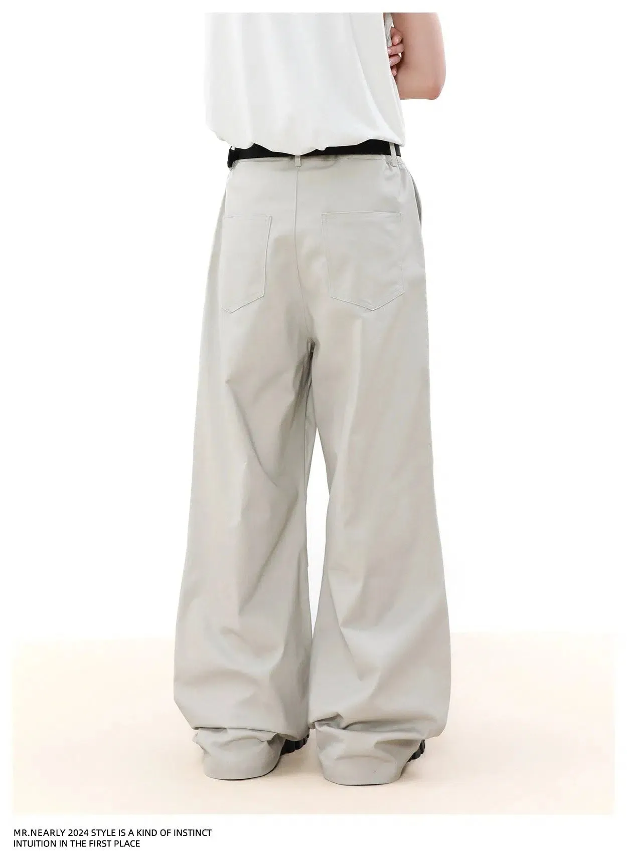 Curved Pocket Pleated Cargo Pants