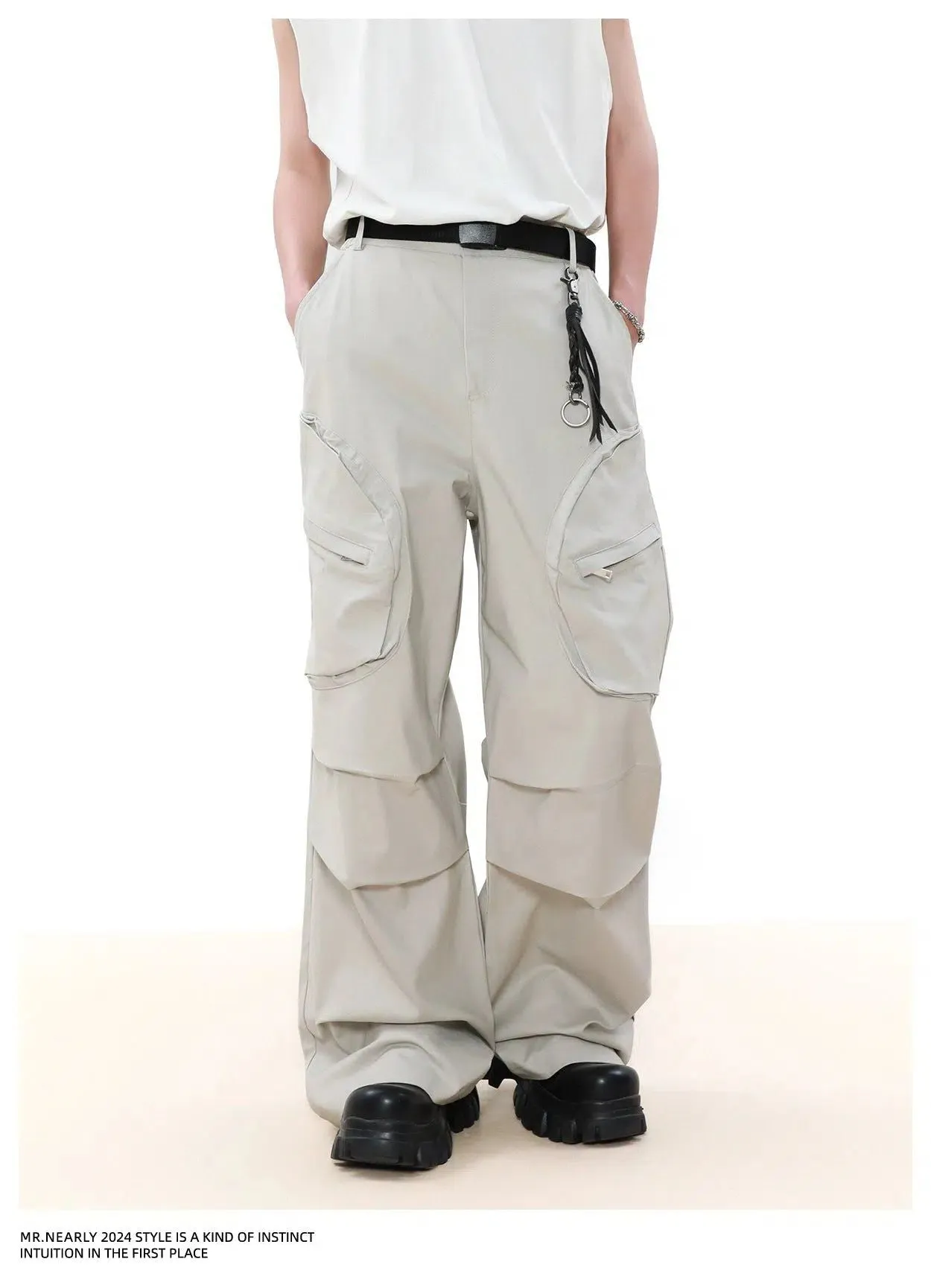 Curved Pocket Pleated Cargo Pants