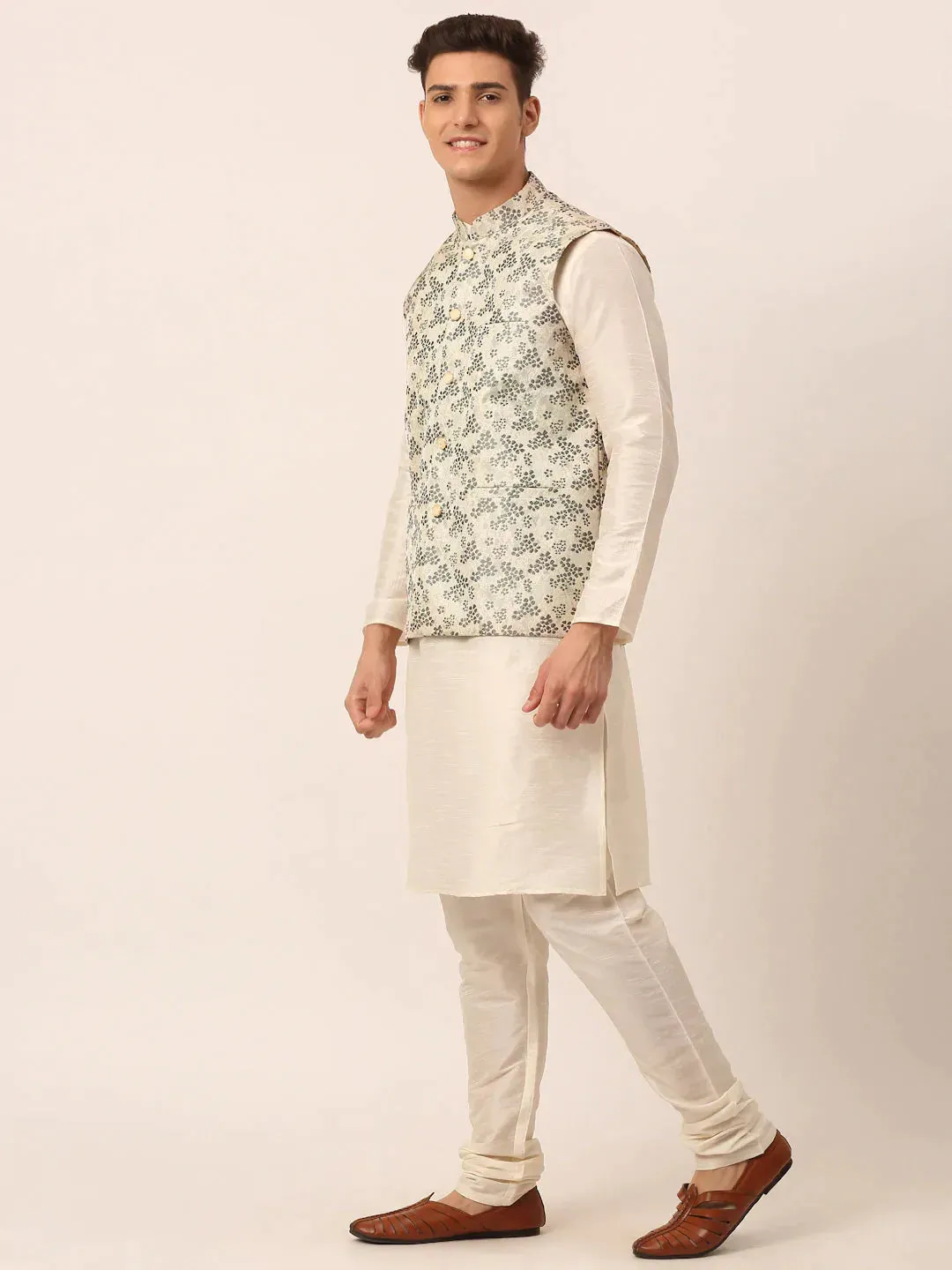 Men'S Solid Kurta Pyjama With Grey Floral Embroidered Nehru Jacket