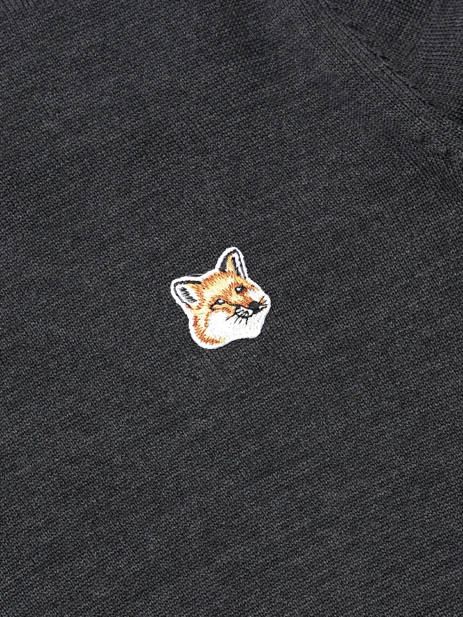 M_MERINOS R-NECK FOX HEAD PATCH_ANTHR MEL