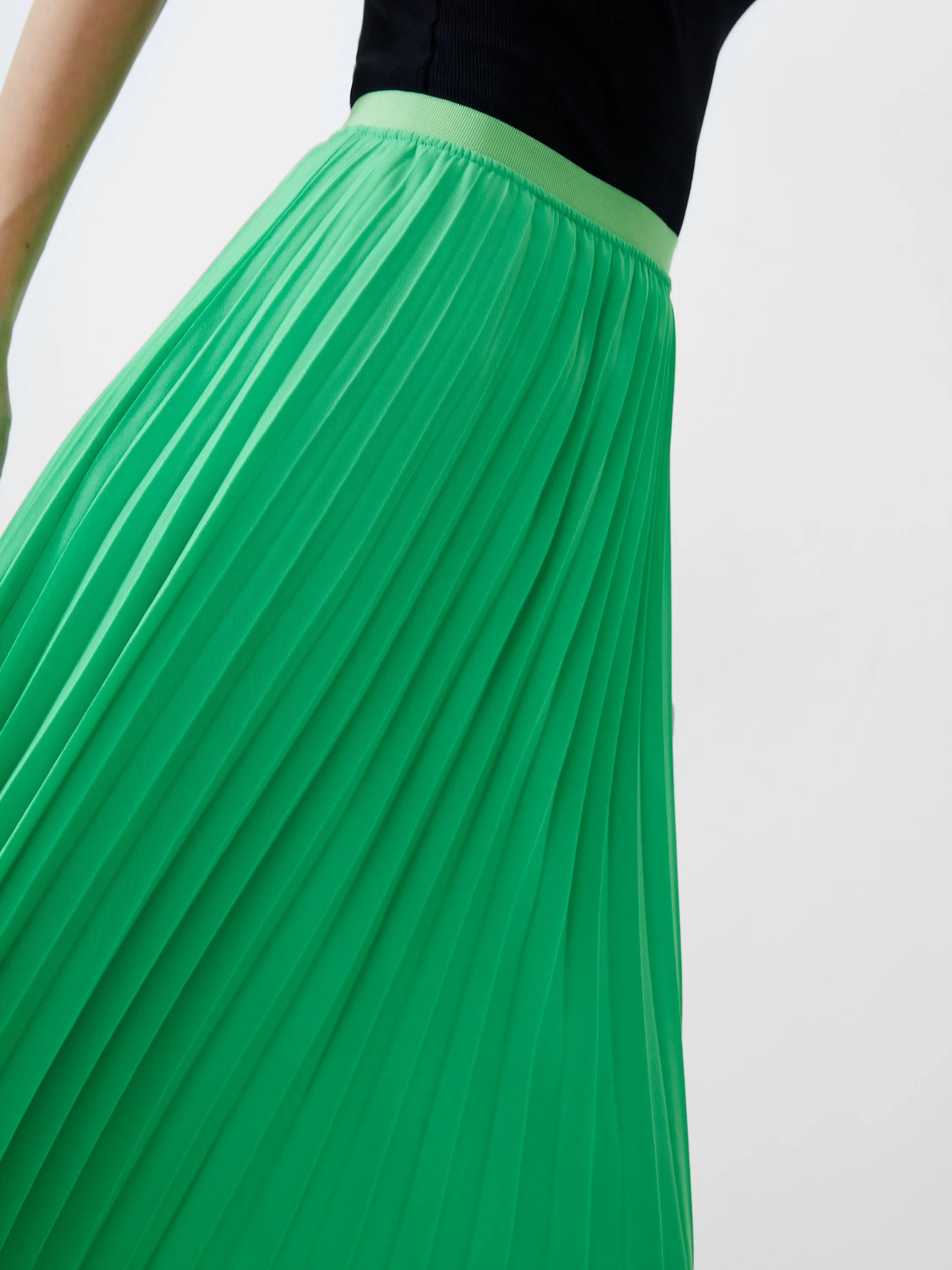 Pleat Georgette Midi Skirt