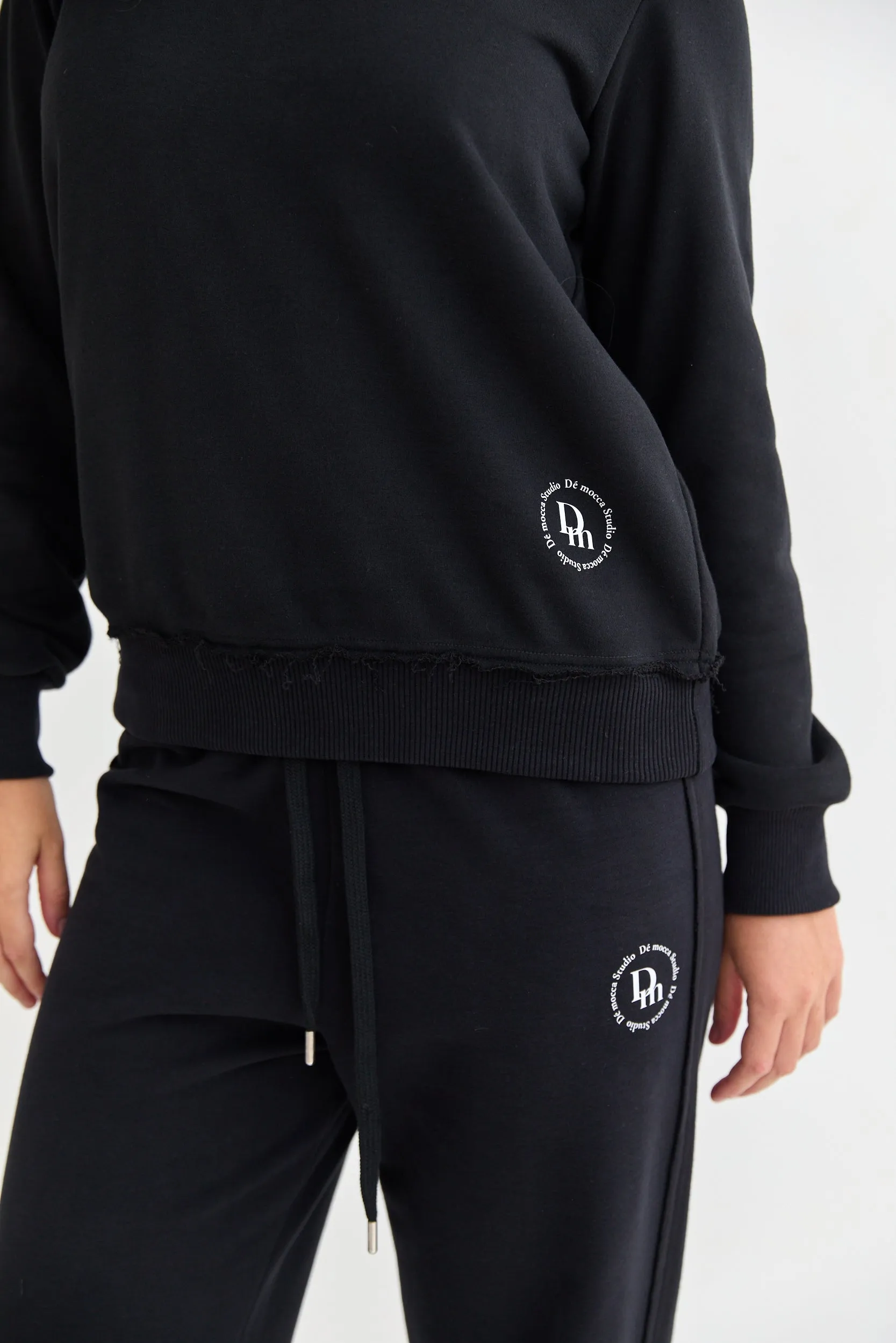 The Pullover - black