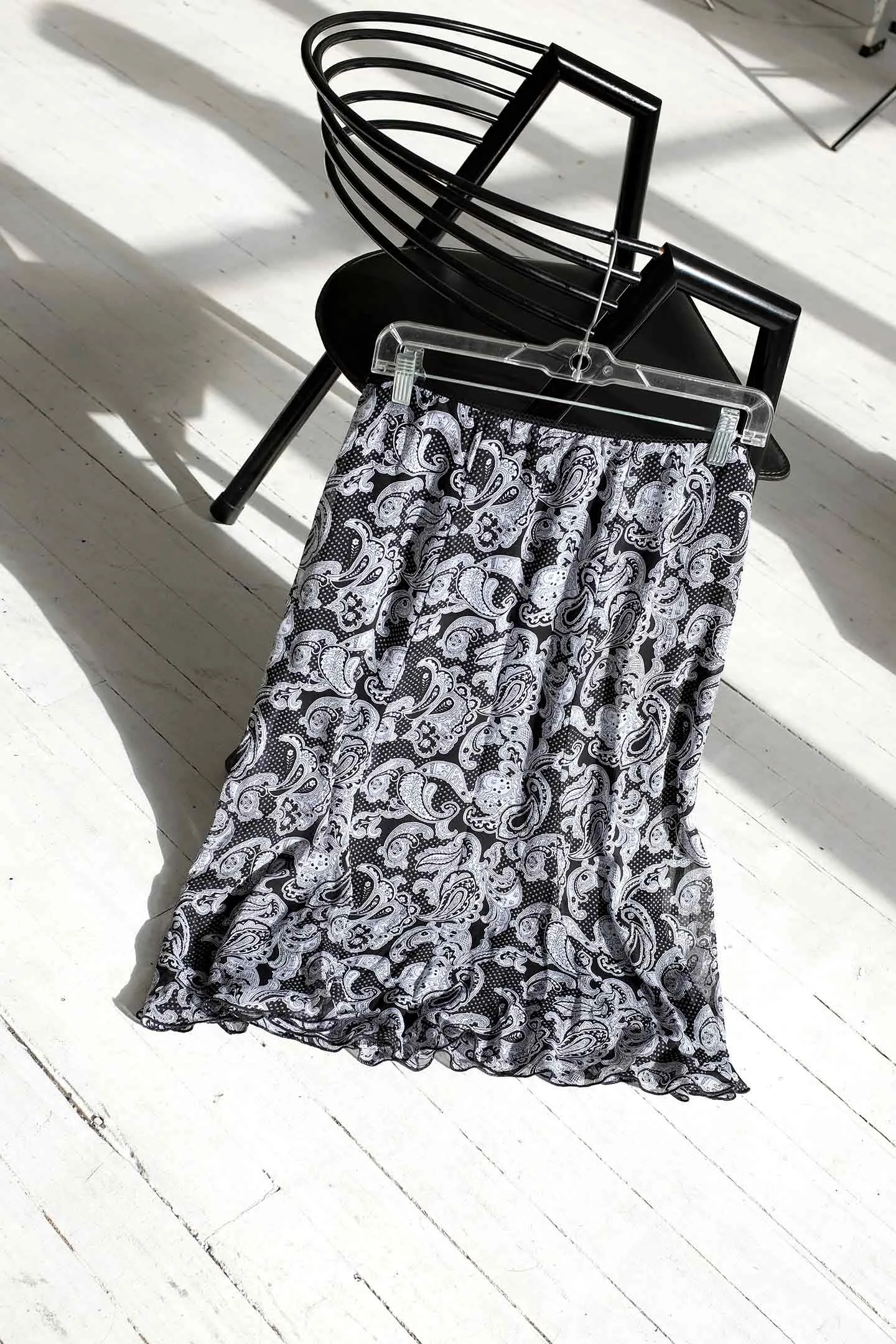 VINTAGE 90's Black and White Paisley Midi Skirt - M/L