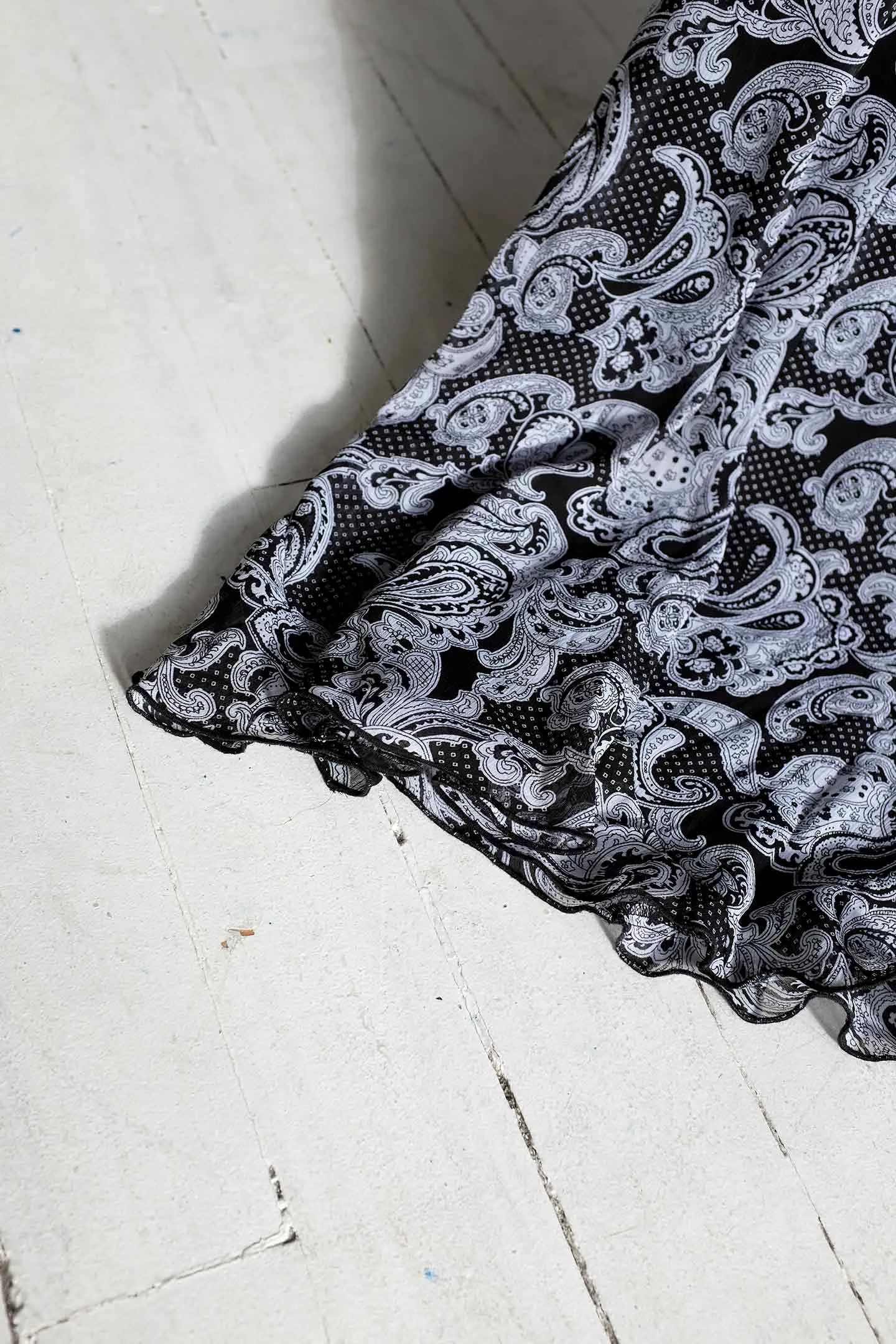 VINTAGE 90's Black and White Paisley Midi Skirt - M/L